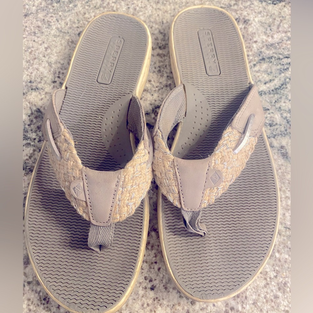 Sperry flip flops